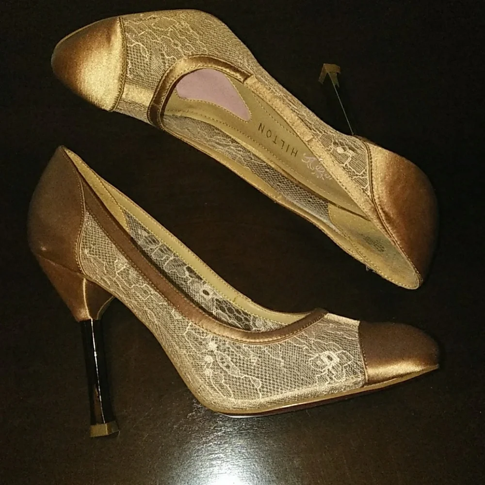 Paris Hilton Champagne Heels - Picture 3 of 5